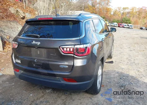 2021 Jeep Compass Latitude 4X4 z USA, uszkodzony, nr VIN 3C4NJDBB5MT547900